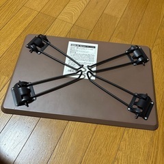折りたたみテーブルの画像