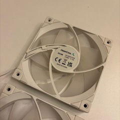 Deep cool ケースファン　FC120 ３連　120mm 白　の画像