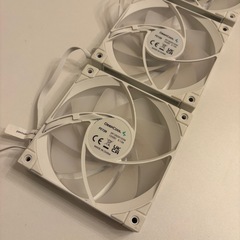 Deep cool ケースファン　FC120 ３連　120mm 白　の画像