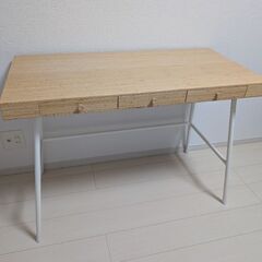 IKEA LILLÅSEN リルオーセン 机の画像