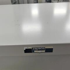 ●TRUSCO トラスコ 引違い戸 書庫 キャビネット 幅88cm 高111cm　オフィス家具 会社 事務所 公民館 店舗のバックヤードの画像