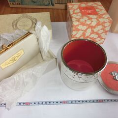 ③●非売品、資生堂花椿、未使用箱入２点（●椿紋手箱銀仕上げ、●本革ファンタジーバッグ）説明書付き、綺麗、👉★お手数をおかけしますプロフィール必読ですの画像