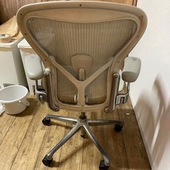 ハーマンミラーのアーロンチェアの画像