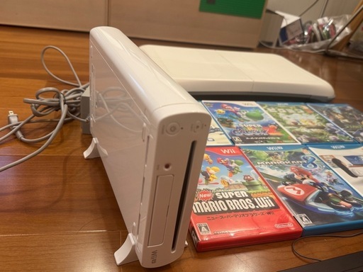 WiiUセット+ソフト8本+Wii Fit Uセット (しず) 東大前のテレビ