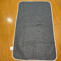 ラグ　　130㎝強×80㎝弱　美品の画像