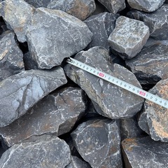 割栗石 1個100円（グレー系）の画像