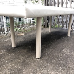 マッサージベッド ボルト留め脚  ホワイト天板 スチールホワイト脚  長さ182×幅66×高さ63cm  マッサージ用ベッド 整体べッド  エステべッド  マッサージ台の画像