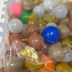 スリーコインズ　ボールプール　カラーボールまとめ売り　70個くらいの画像