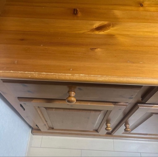 引き取り希望！発送要相談
フランスベッド？　カントリー家具 無垢材 カップボード キャビネット