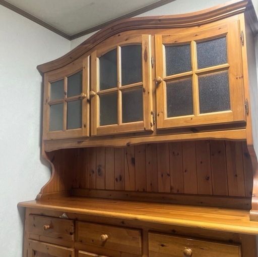 引き取り希望！発送要相談
フランスベッド？　カントリー家具 無垢材 カップボード キャビネット
