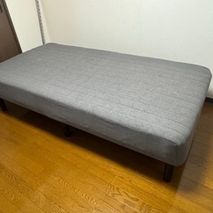 ニトリの脚付きマットレスの画像