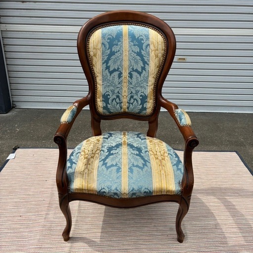 ロココ調　猫足　椅子　1脚　中古美品 アンティーク 木製チェア 猫足 刺繍 彫刻入り ロココ調 1脚