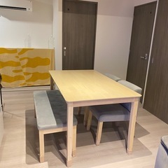 4人用ダイニングテーブルセットの画像