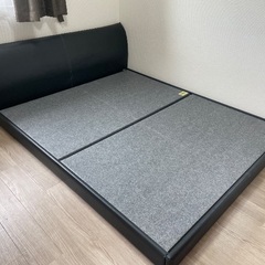 クイーンベッドフレームの画像