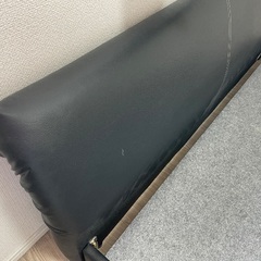 クイーンベッドフレームの画像