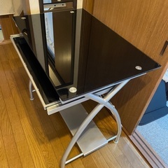 ニトリのPC用ガラステーブル　美品の画像