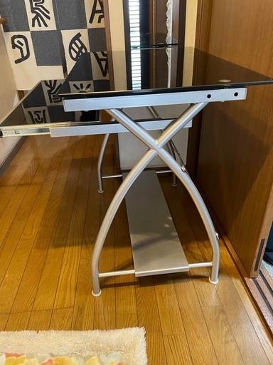 ニトリのPC用ガラステーブル美品 (らーまん) 京橋のオフィス用