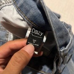 ダメージ　切りっぱなし　デニムの画像
