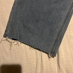ダメージ　切りっぱなし　デニムの画像