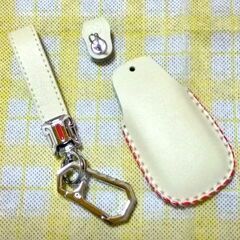 未使用 社外品 白 ベンツキーケース キーホルダー おしゃれ 本革製の画像