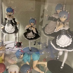 写真のもの全て　フィギュア棚もの画像