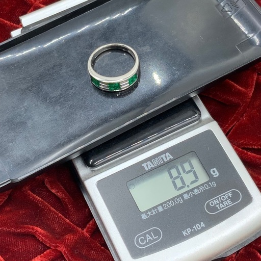 Pt900 ダイヤ　エメラルドリング　8.9g 約13号