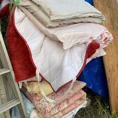 布団たくさんの画像