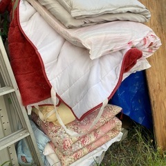 布団たくさんの画像