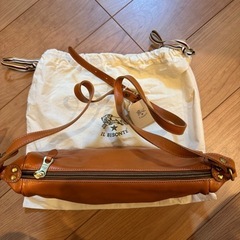 IL BISONTE レザーショルダーバッグ キャメル色 三日月ショルダーバッグの画像