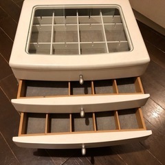 アクセサリーケース　　白木製
の画像