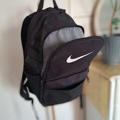 NIKE 多機能リュックバックパックの画像