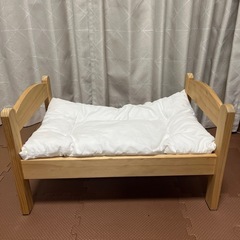 猫ちゃんベッドにもぴったり！ふかふか敷布団付き！IKEAのドールベッド（Duktig）の画像