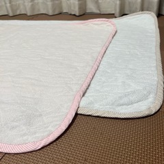 【差し上げます】　防水キルトパッド 白・ピンク各1枚 アカチャンホンポの画像