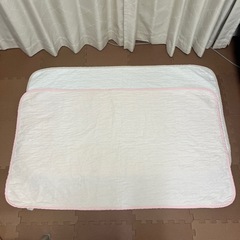 【差し上げます】　防水キルトパッド 白・ピンク各1枚 アカチャンホンポの画像