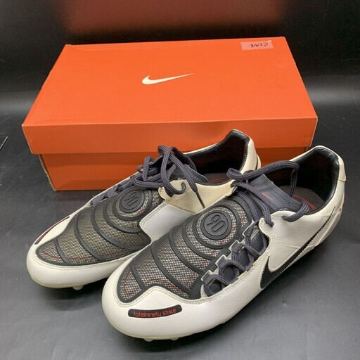希少　廃盤　Nike TOTAL90 シルバー サッカーシューズ　トレシュー 希少 廃盤 Nike TOTAL90 シルバー サッカーシューズ トレシュー