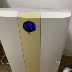 SHARPタービンヘッドタイプ掃除機 & ダイキン工業　2012年製　ACK70M-W 加湿ストリーマ空気清浄機の画像