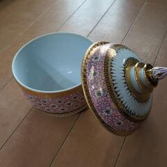 タイの飾り用の器の画像