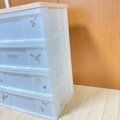 プラスチック棚の画像