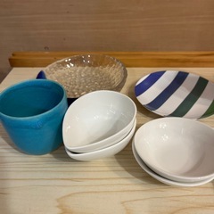 食器、調味料入れの画像
