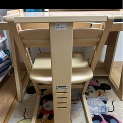 オカモト照明付き学習机と椅子３点セットの画像