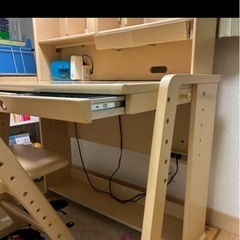 オカモト照明付き学習机と椅子３点セットの画像