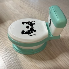 ミッキーとミニーのペイント洋式トイレのオマルの画像