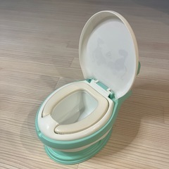 ミッキーとミニーのペイント洋式トイレのオマルの画像