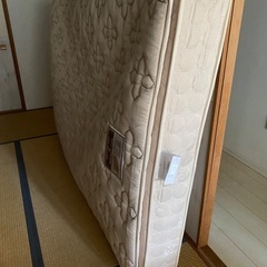 ダブルベッド用マットレス（ニトリ）の画像