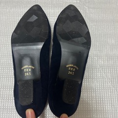 濃紺パンプスの画像
