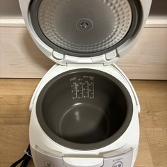 TOSHIBA 炊飯器　5.5合炊きの画像