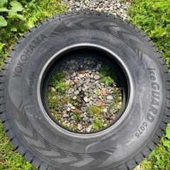 ヨコハマ　スタッドレスタイヤ 225/ 80 R15の画像