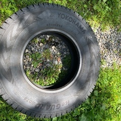 ヨコハマ　スタッドレスタイヤ 225/ 80 R15の画像