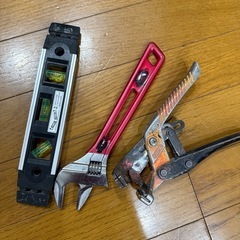 ⑥TONICHIトルクレンチ+モンキースパナ＋レベル+ストリッパー 現状渡し(中古)の画像
