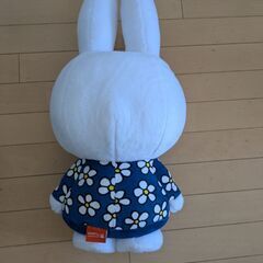 【美品】ミッフィー60cm ビッグぬいぐるみ 花柄服の画像